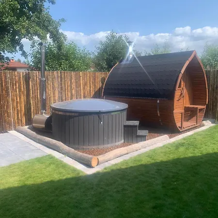Freistehendes Am Spielplatz Mit Sauna