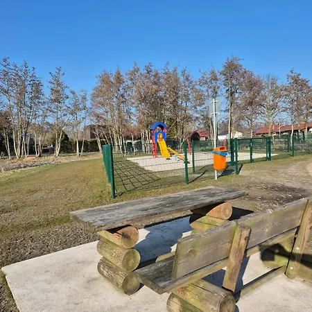Freistehendes Am Spielplatz Mit Sauna Holiday home