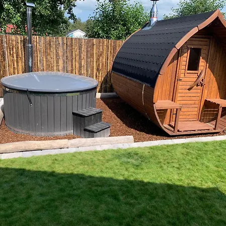 Nyaraló Freistehendes Am Spielplatz Mit Sauna