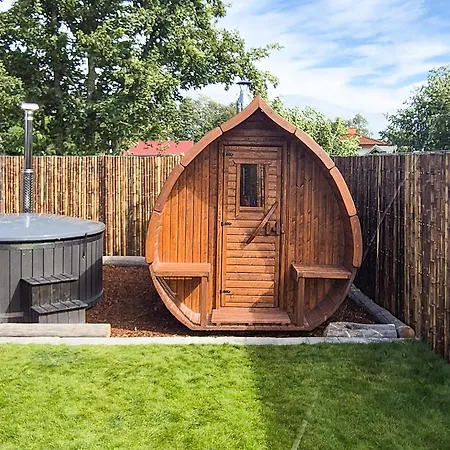 Vakantiehuis Freistehendes Am Spielplatz Mit Sauna